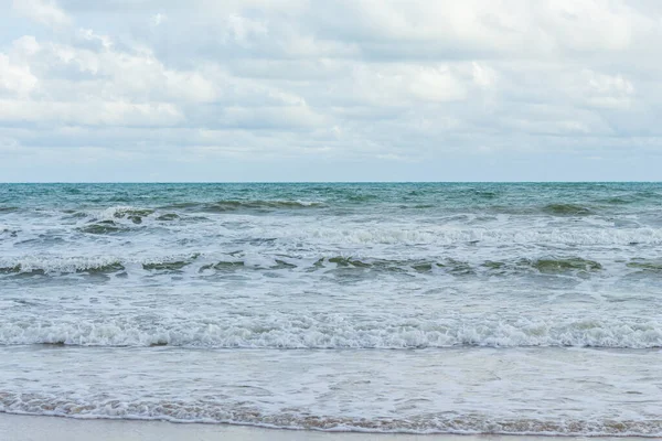 stock image Sea waves are splashing on the shore.