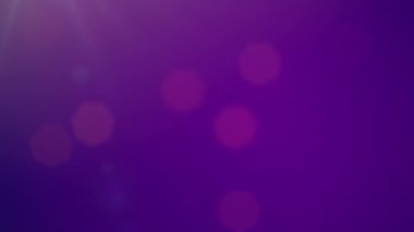 Mor gradyan, bulanık parçacıklar uçuşuyor. Mavi pembe arka planda güneş ışığı. Defocus, sinematik, yüksek çözünürlüklü tıpatıp aynı. Benzer video 4k, 30 fps.