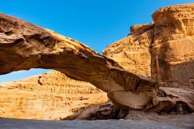Wadi Rum, Ürdün 'de taş köprü manzarası