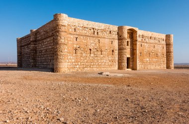 Qasr el Kharana Karavanserai Kalesi Ürdün çölünde.
