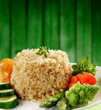 whole rice with vegatables dish