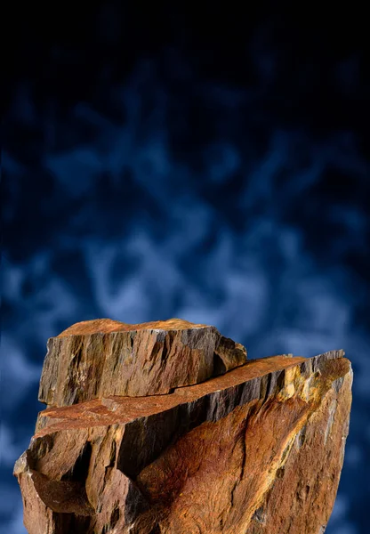 Pedestal Pedra Para Colocar Algo Topo Com Fundo Azul — Fotografia de Stock