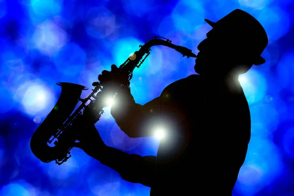 Saxofonista Jazz Tocando Escenario Bajo Luz Azul — Foto de Stock