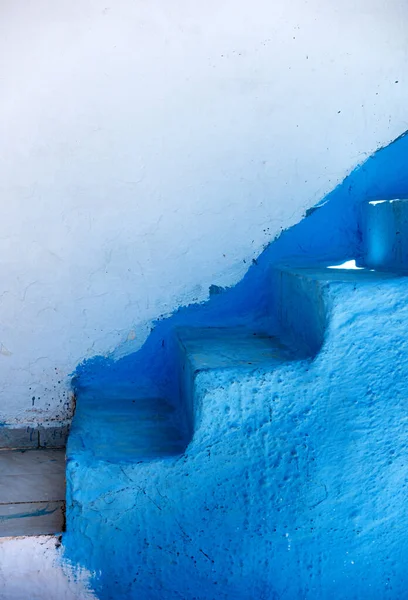 小さなギリシャの村にある家の階段の詳細 — ストック写真
