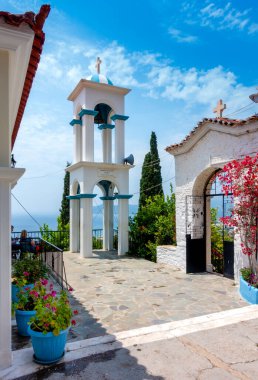 Panagia Spilani Ortodoks manastırı çan kulesi, Samos, Yunanistan