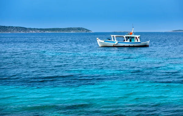 Seascape View Aegean Sea White Fishboat — Stock Photo, Image