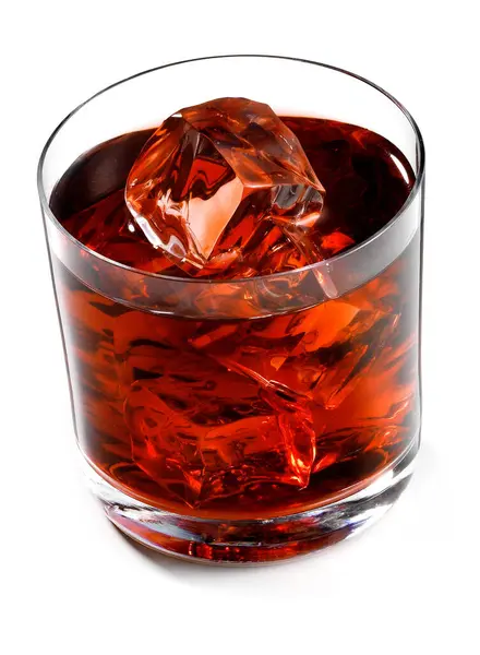 Glas Vermouth Med Isbitar Isolerade Stockbild