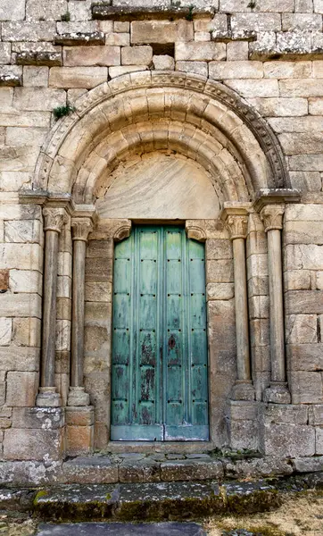 Portique Ancienne Église Romane 12Ème Siècle Ribeira Sacra Galice Espagne Images De Stock Libres De Droits