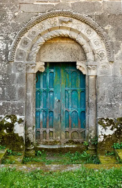Portique Ancienne Église Romane 12Ème Siècle Ribeira Sacra Galice Espagne Image En Vente