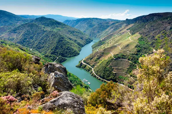 Landschaft Des Flusses Sil Ribeira Sacra Galicien Spanien lizenzfreie Stockbilder