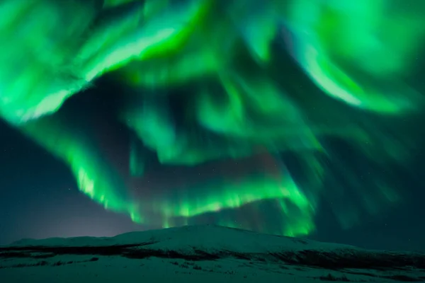 夜空中强烈的太阳活动 北极光也被称为北极光 高质量的照片 — 图库照片