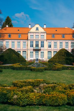 Park Oliwski, Polonya 'nın Gdansk kentindeki Tranquil vahasıdır. Tarihi bahçeleri, büyüleyici havuzları ve keyifli bir tatil için sakin yolları harmanlamaktadır. Yüksek kalite fotoğraf