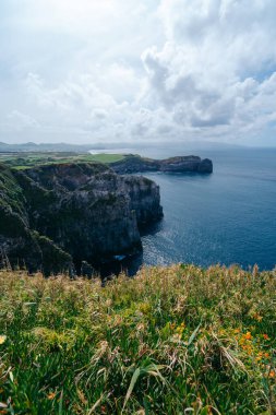 Miradouro do Cintrao, Portekiz 'in Azores şehrinde nefes kesici bir bakış açısıdır. Doğa güzelliğinin panoramik manzaralarını sunar. Seyirciler için gerçek bir cennet. Yüksek kalite fotoğraf