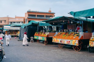 15.5.2023 Marakeş, Fas: Jemaa el-Fnaa Meydanı gündüz. Yüksek kalite fotoğraf
