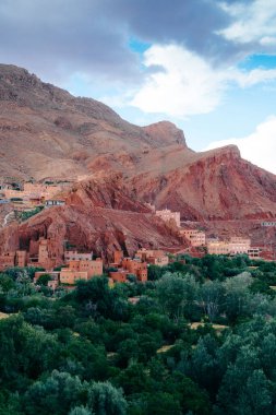 Dades Gorges: Fas 'ta doğa başyapıtı, çarpıcı kaya oluşumları ve pitoresk manzaraları olan büyüleyici bir kanyon, açık hava keşifleri için mükemmel. Yüksek kalite fotoğraf