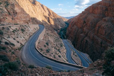 Dades Gorges: Fas 'ta doğa başyapıtı, çarpıcı kaya oluşumları ve pitoresk manzaraları olan büyüleyici bir kanyon, açık hava keşifleri için mükemmel. Yüksek kalite fotoğraf