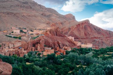 Dades Gorges: Fas 'ta doğa başyapıtı, çarpıcı kaya oluşumları ve pitoresk manzaraları olan büyüleyici bir kanyon, açık hava keşifleri için mükemmel. Yüksek kalite fotoğraf