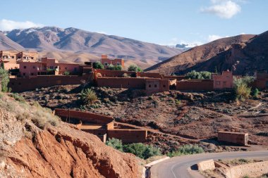 Dades Gorges: Fas 'ta doğa başyapıtı, çarpıcı kaya oluşumları ve pitoresk manzaraları olan büyüleyici bir kanyon, açık hava keşifleri için mükemmel. Yüksek kalite fotoğraf