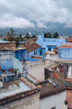 Şef, Fas: Mavi Şehir Rif Dağları 'na kurulmuş, büyüleyici mavi boyalı sokakları, dingin atmosferi ve kültürel cazibesiyle ünlü. Yüksek kalite fotoğraf