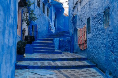 Şef, Fas: Mavi Şehir Rif Dağları 'na kurulmuş, büyüleyici mavi boyalı sokakları, dingin atmosferi ve kültürel cazibesiyle ünlü. Yüksek kalite fotoğraf