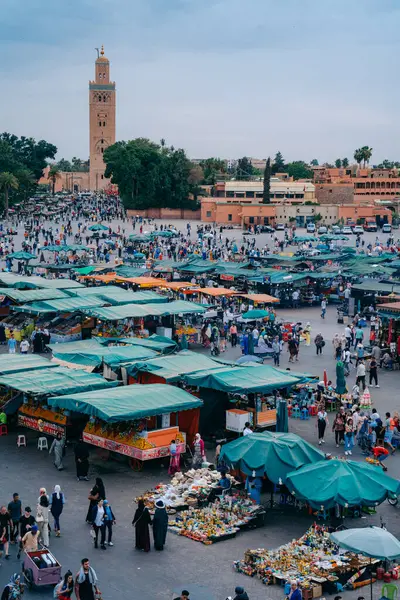 2023 マラケシュ モロッコ 昼間の間にジャーナ ファーダ広場 高品質の写真 — ストック写真