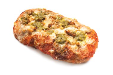 Taze pişmiş Focaccia ya da beyaz arka planda gorgonzola peynirli pizza. Seçici odak.