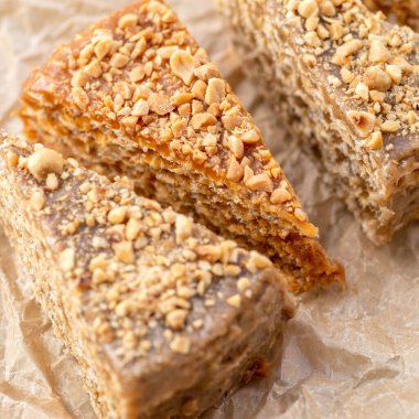 Çıtır waffle kekleri ve haşlanmış sütten yapılmış waffle keki. Çabuk tatlı tatlı.