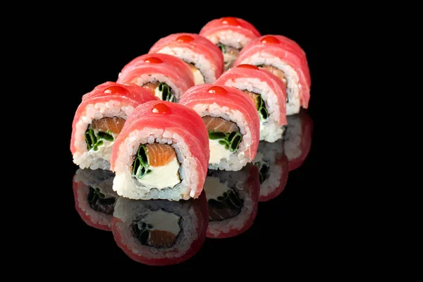 Sushi Roll Tuńczykiem Łososiem Węgorzem Wędzonym Awokado Serem Filadelfijskim Czarnym — Zdjęcie stockowe