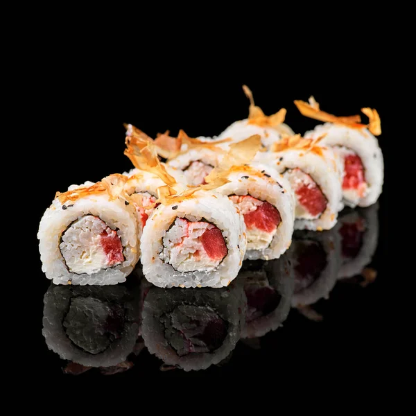 Sushi Roll Tuńczykiem Krewetki Łosoś Węgorz Wędzony Awokado Ser Filadelfijski — Zdjęcie stockowe
