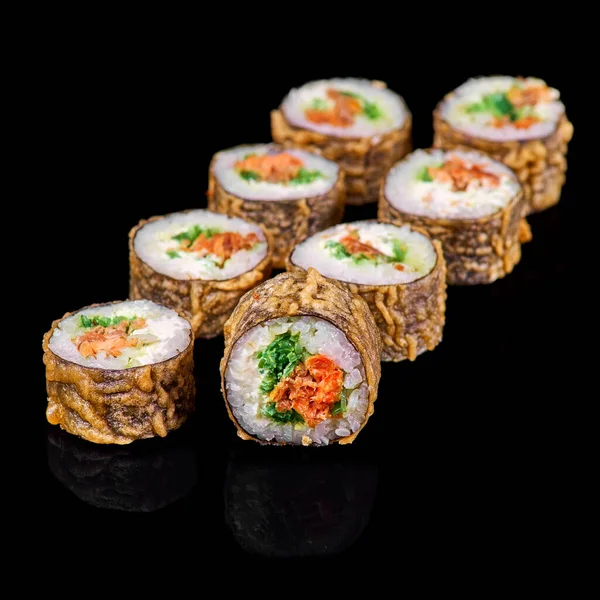 Rollos Sushi Tempura Caliente Con Queso Crema Frito Con Reflejos —  Fotos de Stock