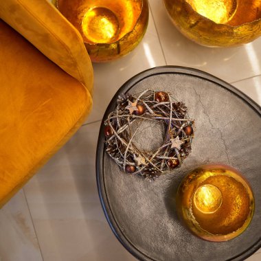 Noel dekoru manzaralı kahve masası..