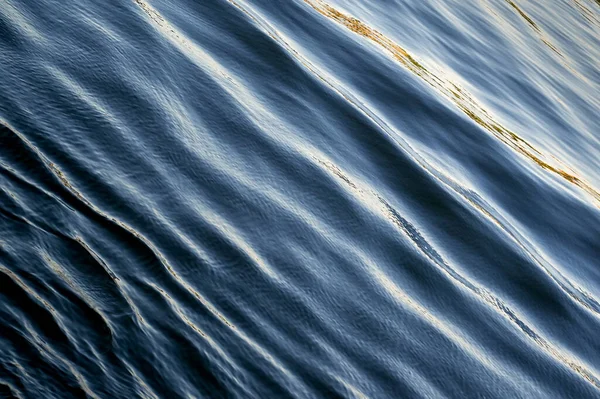 Rimpels Blauwe Zee Vanaf Een Passerende Boot Achtergronden Geen Mensen — Stockfoto