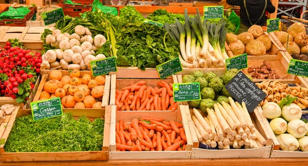 Colmar França Abril 2022 Legumes Frescos Uma Barraca Tradicional Mercado — Fotografia de Stock