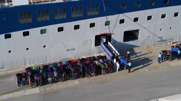 Korfu Yunanistan Haziran 022 Gemi Mürettebatı Yolcu Vagonlarını Bir Gemi — Stok video