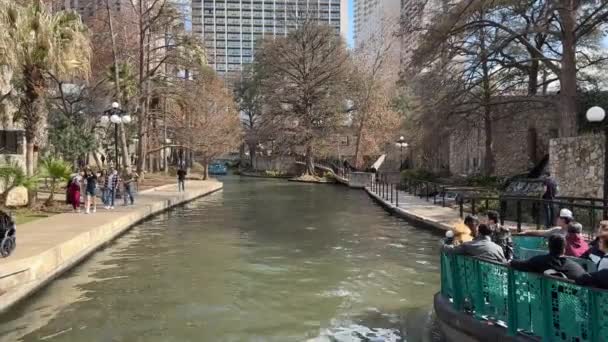 San Antonio Texas Usa February 2023 Visitors Sightseeing Boat Riverwalk — Video Stock