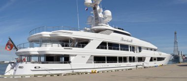 Galveston, Teksas - Şubat 2023: Houston merkezli milyarder Tilman Fertitta 'ya ait lüks bir yatın panoramik manzarası. Restoran devi Landry 'nin, Golden Nugget Hotel' in, Casino 'nun ve Houston Rockets basketbol takımının sahibi.