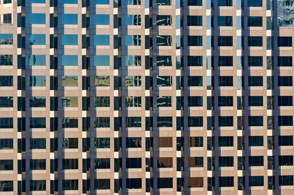 米国テキサス州オースティン 2023年2月 市内中心部のオフィス街の窓によって形成されたパターン — ストック写真