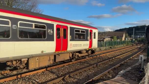 Treforest Gales Abril 2023 Tren Cercanías Diesel Que Sale Estación — Vídeo de stock