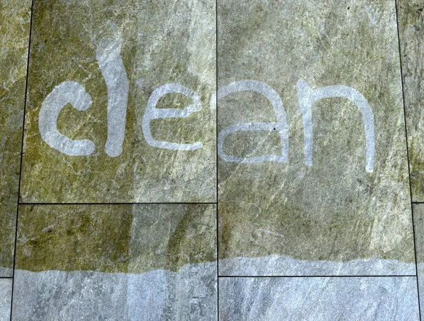 Word Clean Egy Kerti Teraszon Szennyeződéssel Írva Nagy Nyomású Sugármosó — Stock Fotó