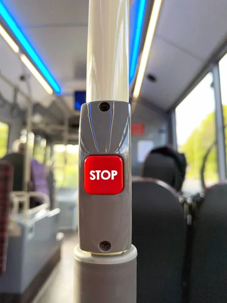 Druk Knop Een Openbare Bus Chauffeur Vertellen Stoppen Bij Volgende — Stockfoto