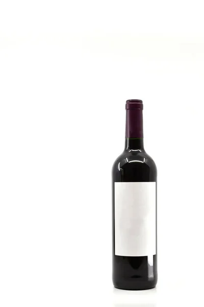 Bottiglia Piena Vino Rosso Non Aperto Con Etichetta Bianca Isolata — Foto Stock