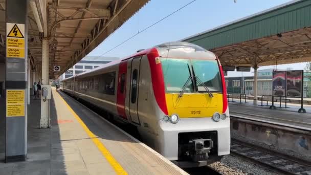 Cardiff Țara Galilor Iunie 2023 Transportul Pentru Trenul Navetiști Din — Videoclip de stoc