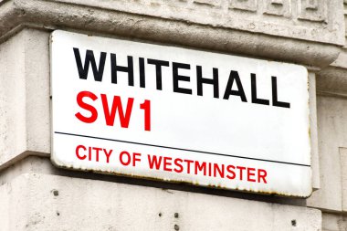 Londra, İngiltere, İngiltere - 28 Haziran 2023: Londra 'nın merkezindeki Whitehall' da İngiliz Hükümeti 'nin ofislerinin bulunduğu binalardan birine imza atın.