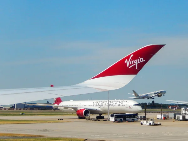 Лондон Англія Червня 2023 Року Вигнуте Крило Пасажирського Літака Virgin — стокове фото
