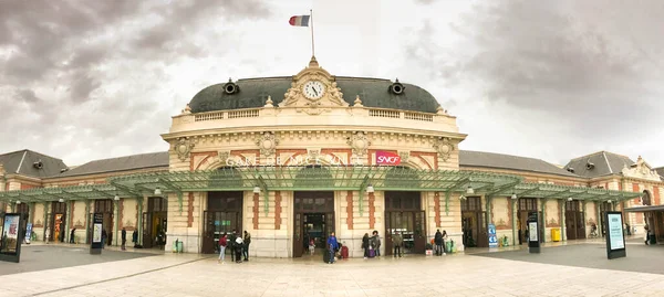 法国尼斯 2015年1月 位于法国里维拉的尼斯火车站的正面外部视图 — 图库照片