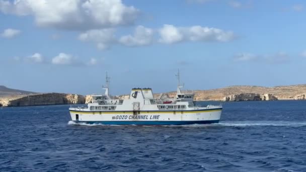 Gozo Malta August 2023 Autofähre Überquert Das Meer Zwischen Den — Stockvideo