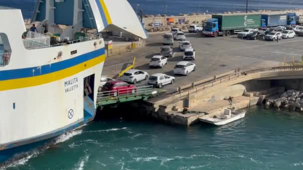 Gozo Malta Agosto 2023 Carros Saindo Ferry Porto Mgarr Ilha — Vídeo de Stock