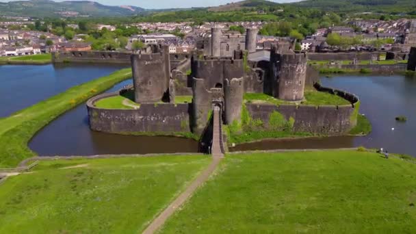 Caerphilly Wales Ιούλιος 2023 Κηφήνας Άποψη Του Ιστορικού Κάστρου Carphilly — Αρχείο Βίντεο