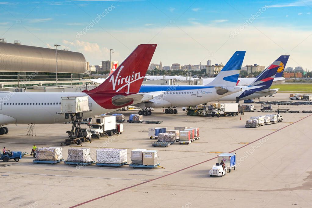 Miami, Florida, EE.UU. 4 de diciembre de 2023 Remolques de remolque