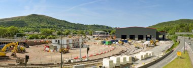 Taffs Well, Cardiff, Wales - 21 Mayıs 2023: Cardiff 'in varoşlarında Galler Taşımacılığı için inşa halindeki yeni bir tren istasyonunun panoramik görünümü
